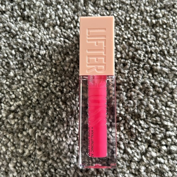 MaybellineLifter Gloss Plumping Lip Gloss with Hyaluronic Acid - 24 Bubblegum - Picture 5 of 8